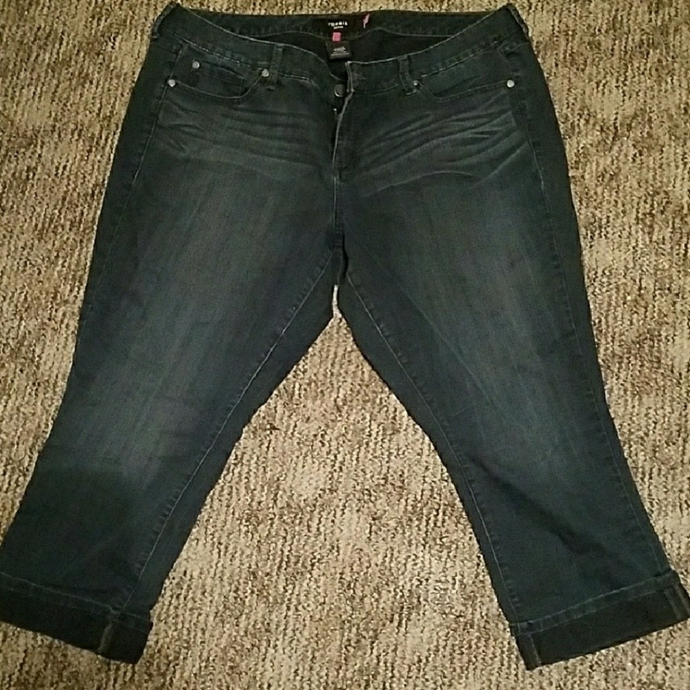 Torrid Size 22 dark wash capri